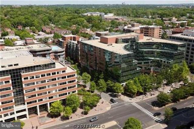 851 North Glebe Road, Unit 810 Arlington, VA 22203 - Photo 3 of 28 a picture of city view