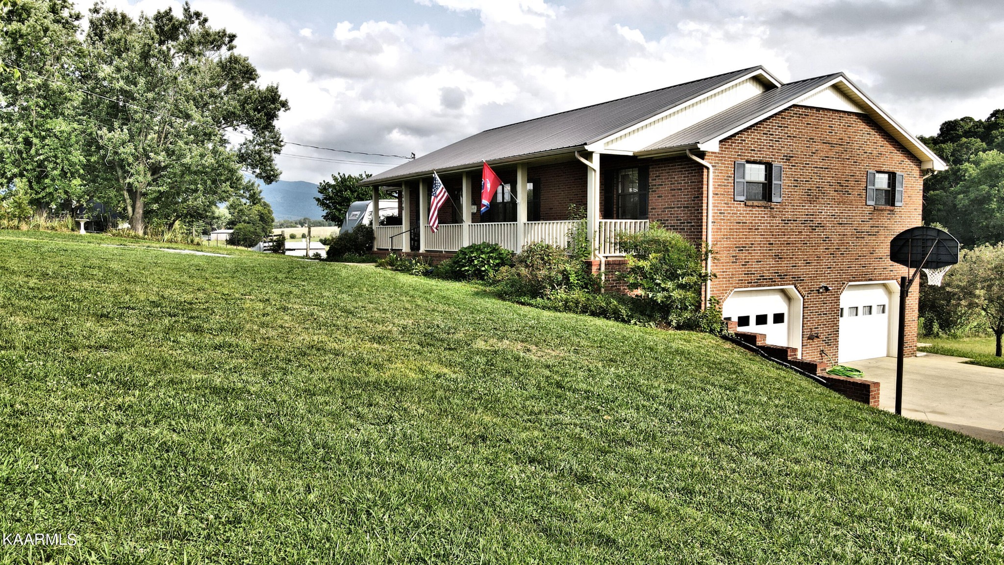 1370 Flag Branch Road Greeneville, TN 37743 - Photo 16 of 39 Gallery Image 16