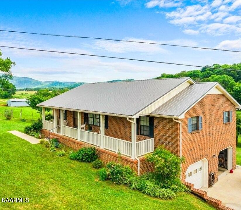 1370 Flag Branch Road Greeneville, TN 37743 - Photo 2 of 39 Gallery Image 2