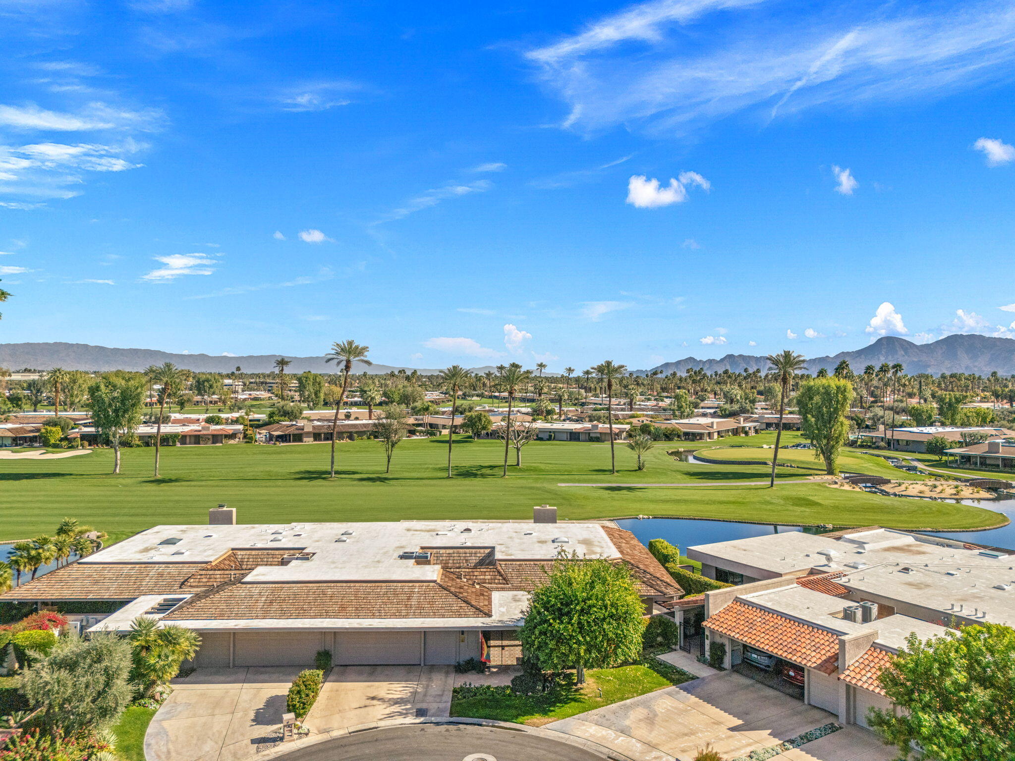 6 Barnard Court Rancho Mirage, CA 92270 - Photo 47 of 58 a view of a big room with a big yard