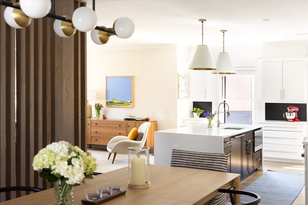 32 Kent Square, Unit 2 Brookline, MA 02446 - Photo 4 of 21 Gallery Image 4