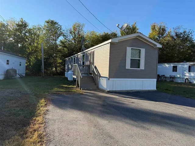 $1,850 | 44 Pineland Park Road, Milton, NH 03851