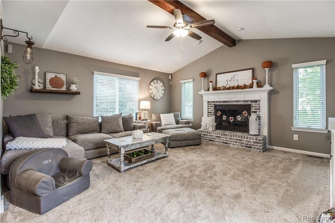 916 Ridgeview Circle Lake Orion, MI 48362 - Photo 19 of 70 Interiors (8 of 59).jpg