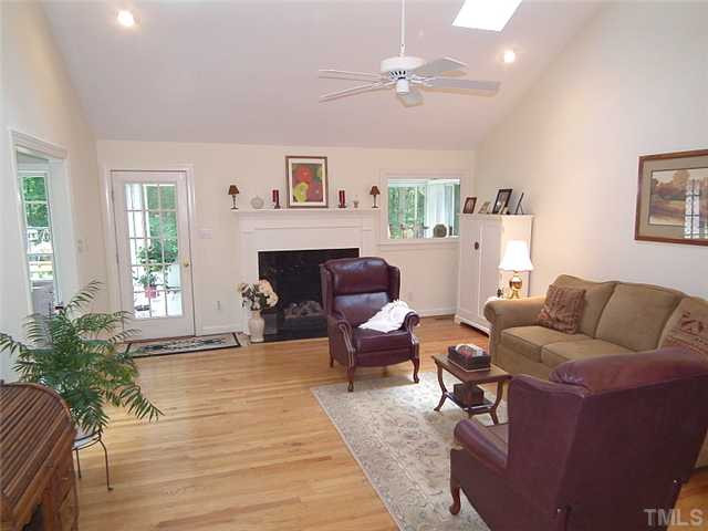 11916 Pembridge Lane Raleigh, NC 27613 - Photo 13 of 25 Living Room