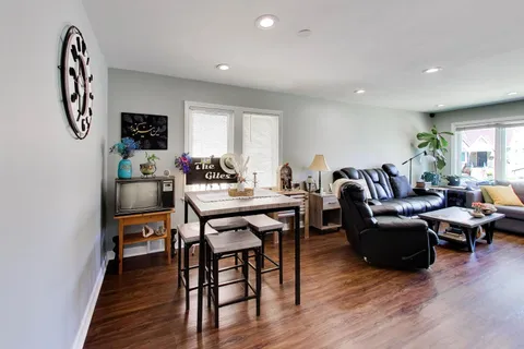 $690,000 | 5016 North Mango Avenue, Chicago, IL 60630