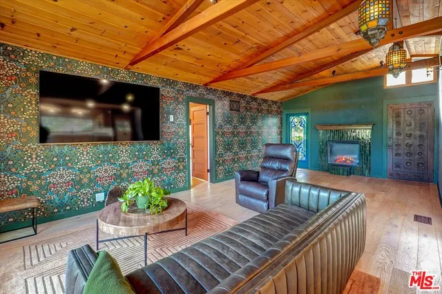 $2,250,000 | 19643 Valley View Drive, Topanga, CA 90290