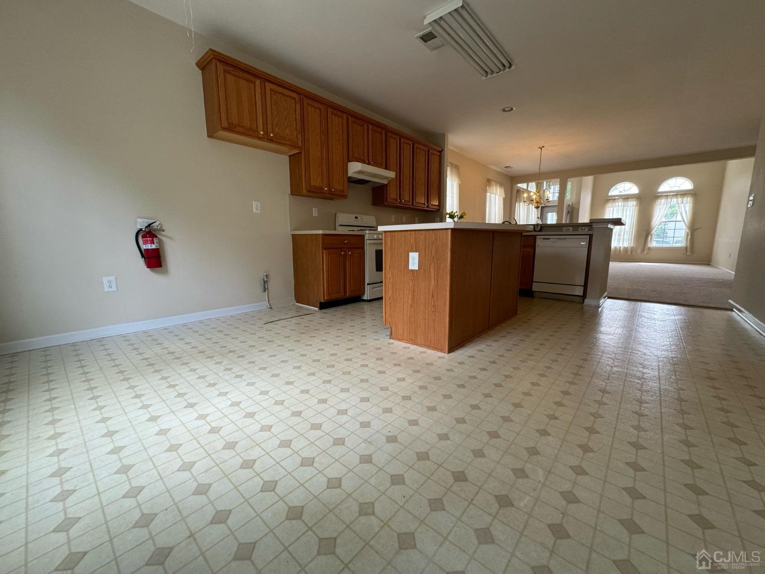 54 Pebble Creek Road Dayton, NJ 08810 - Photo 7 of 13 Gallery Image 7
