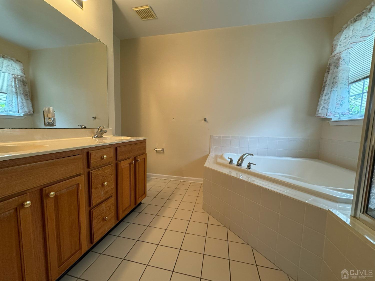 54 Pebble Creek Road Dayton, NJ 08810 - Photo 9 of 13 Gallery Image 9