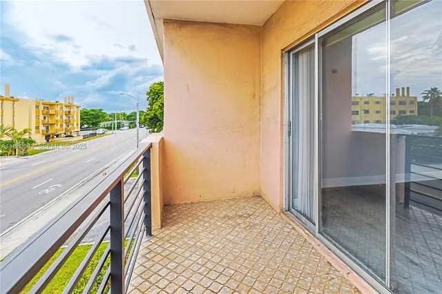 a balcony with view of an outdoor space