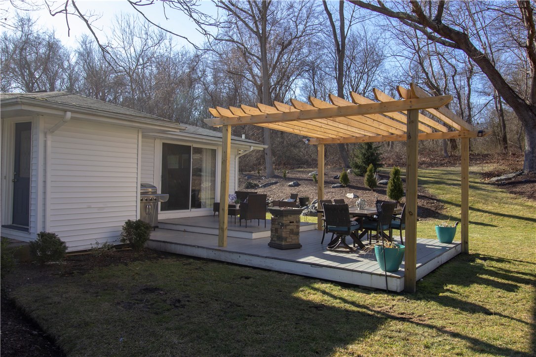 93 Wolverstone Road Warwick, RI 02818 - Photo 28 of 34