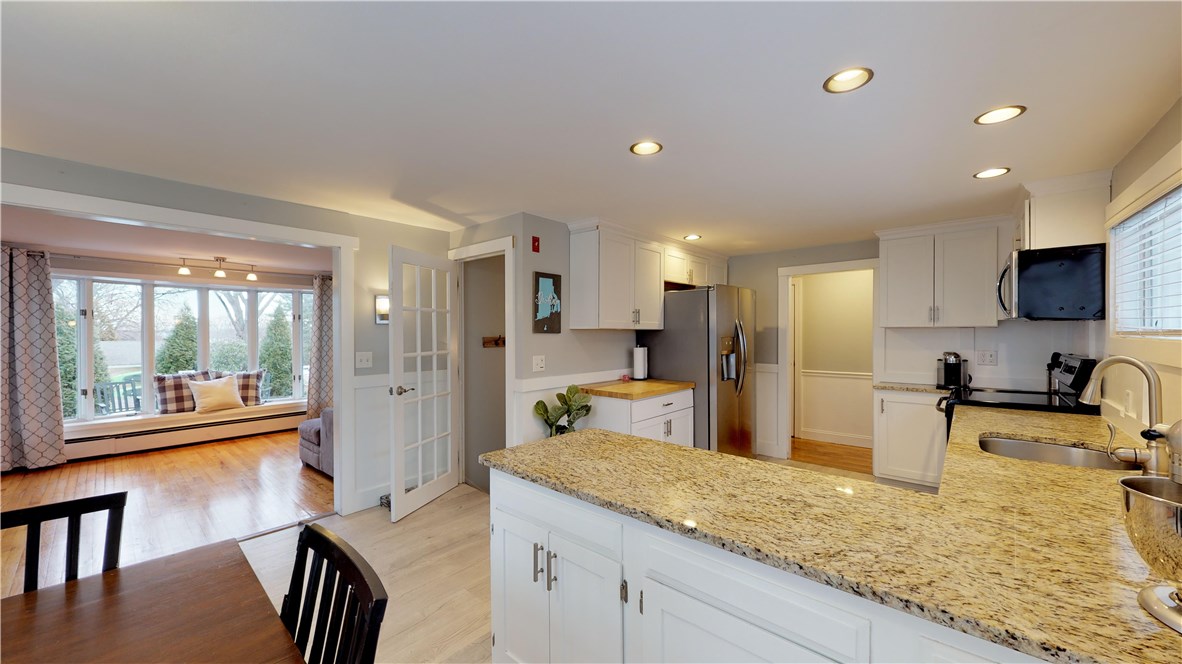 93 Wolverstone Road Warwick, RI 02818 - Photo 5 of 34