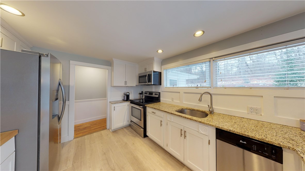 93 Wolverstone Road Warwick, RI 02818 - Photo 6 of 34