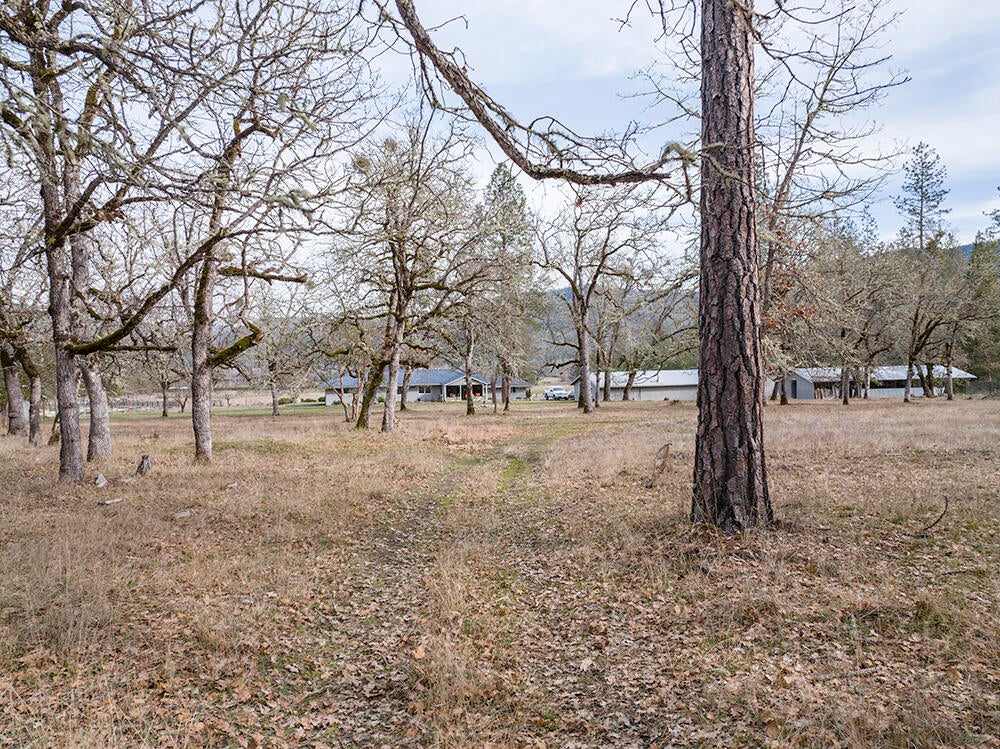 16500 Water Gap Road Williams, OR 97544 - Photo 40 of 51 50