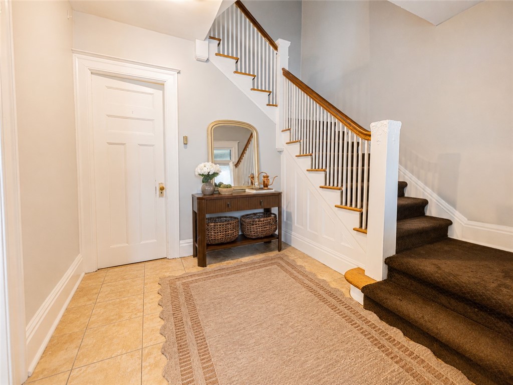 42 Thayer Street Rochester, NY 14607 - Photo 4 of 32