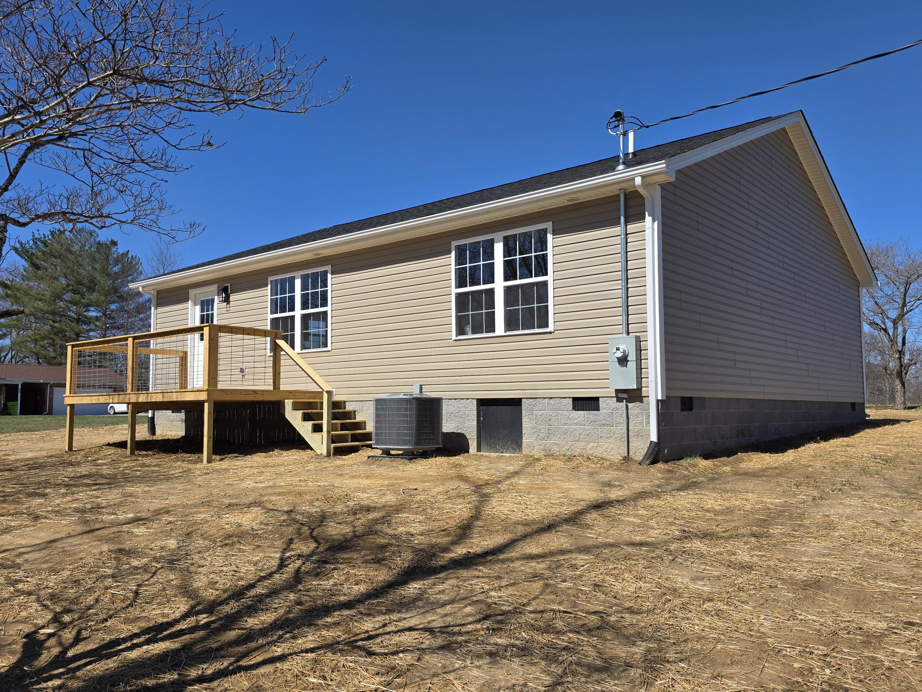 321 Hawk Creek Road London, KY 40741 - Photo 3 of 23 20260312_134621
