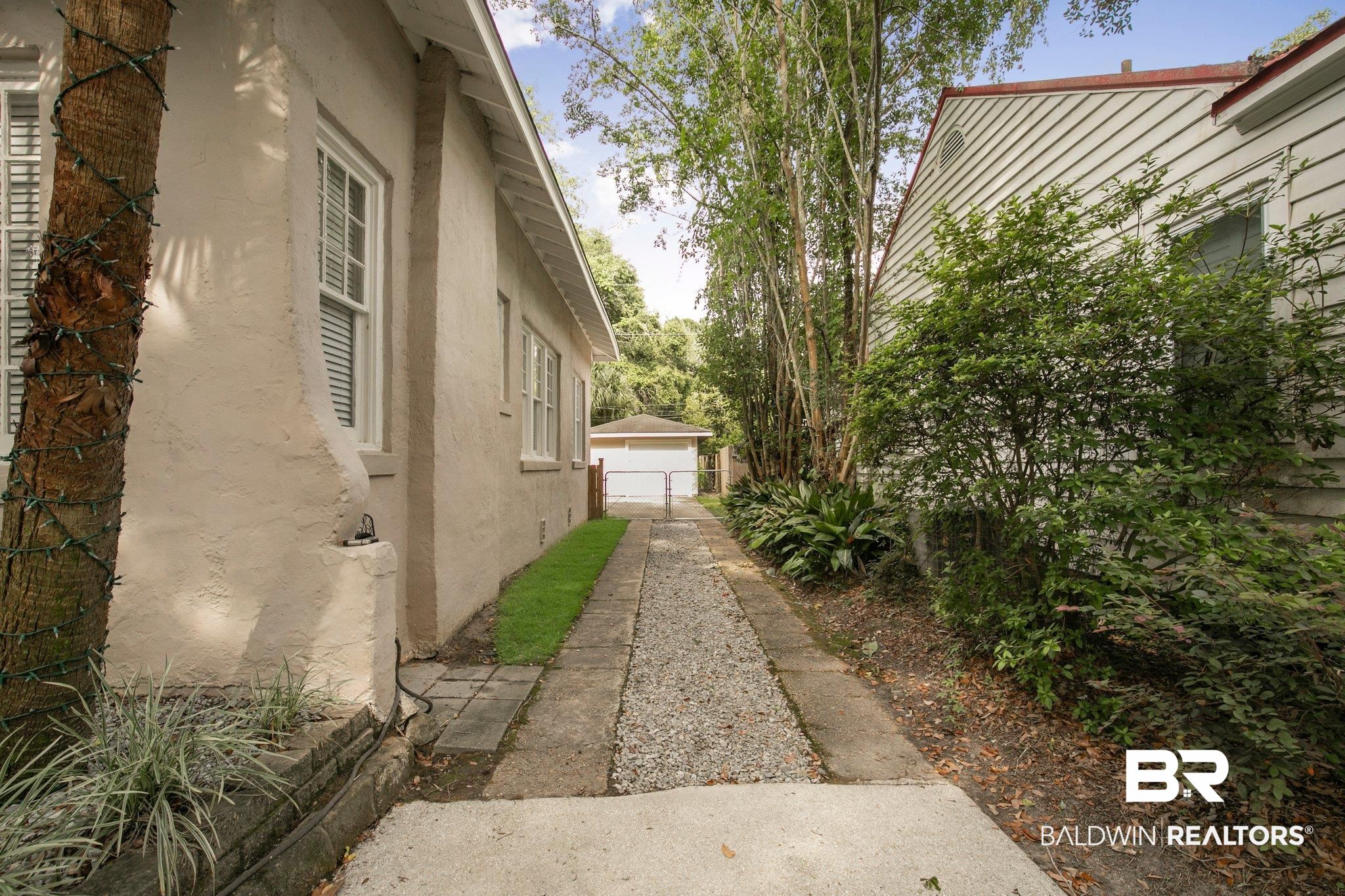 132 Florence Place Mobile, AL 36607 - Photo 7 of 49
