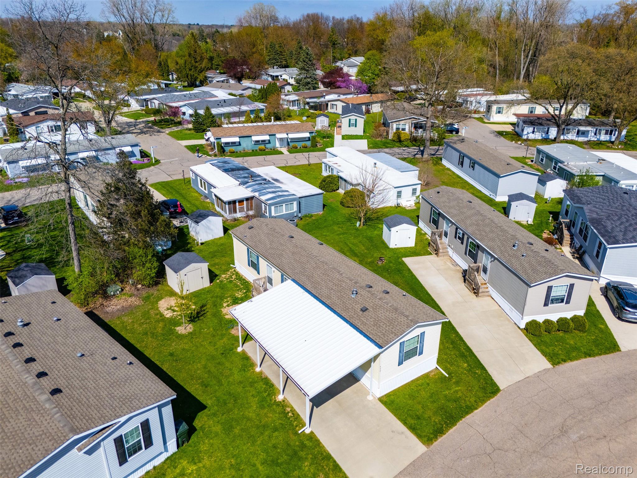 440 Flamingo Street Rochester, MI 48309 - Photo 26 of 32 Aerial perspective of suburban area