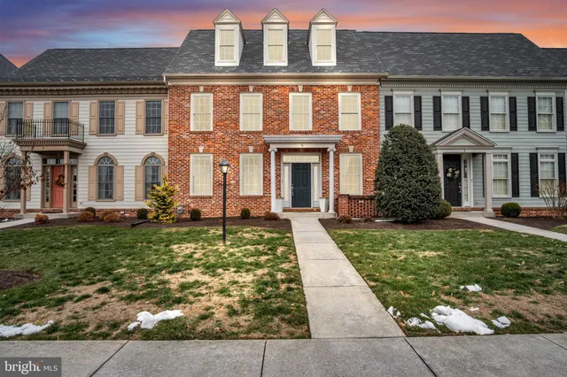 $475,000 | 6 Jamestown Square, Mechanicsburg, PA 17050