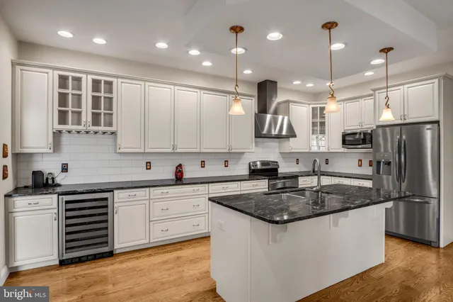 $475,000 | 6 Jamestown Square, Mechanicsburg, PA 17050