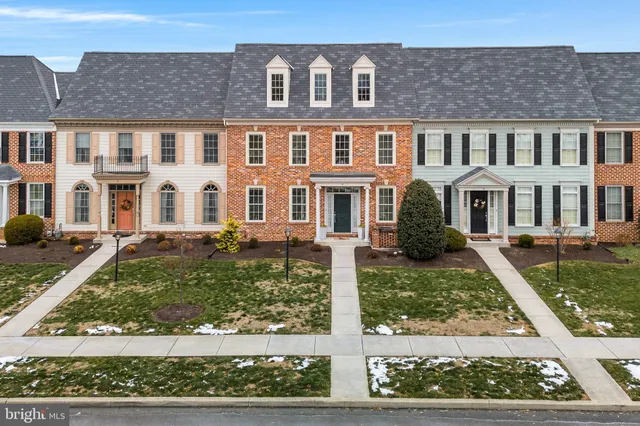 $475,000 | 6 Jamestown Square, Mechanicsburg, PA 17050