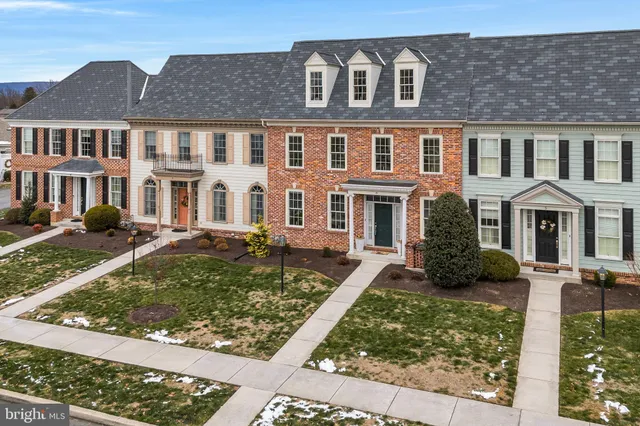 $475,000 | 6 Jamestown Square, Mechanicsburg, PA 17050