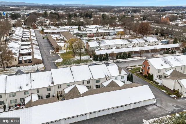 $475,000 | 6 Jamestown Square, Mechanicsburg, PA 17050