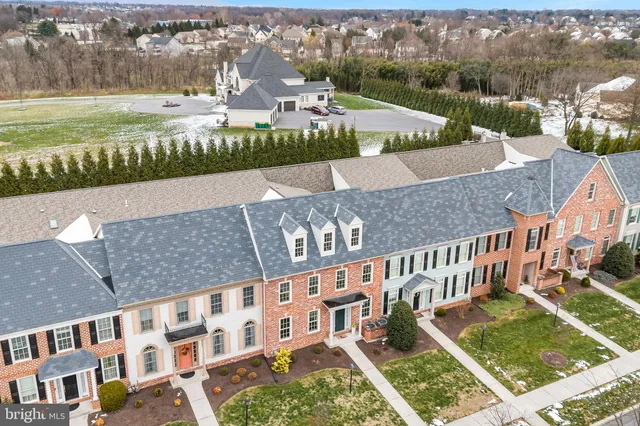 $475,000 | 6 Jamestown Square, Mechanicsburg, PA 17050