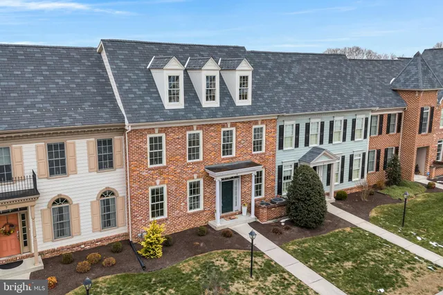 $475,000 | 6 Jamestown Square, Mechanicsburg, PA 17050