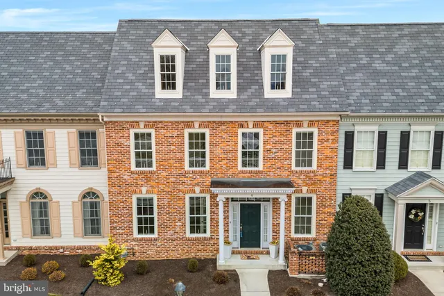 $475,000 | 6 Jamestown Square, Mechanicsburg, PA 17050
