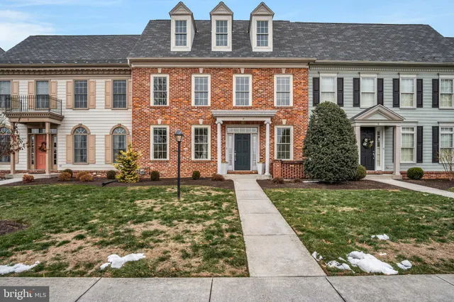 $475,000 | 6 Jamestown Square, Mechanicsburg, PA 17050