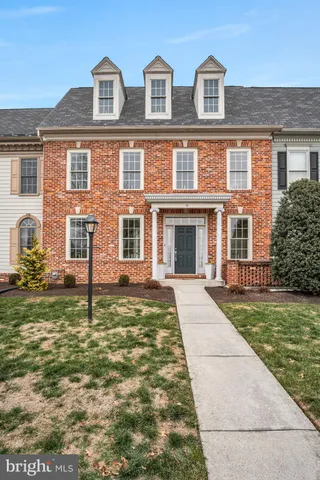 $475,000 | 6 Jamestown Square, Mechanicsburg, PA 17050