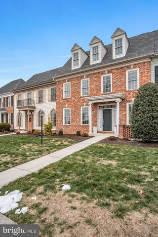 $475,000 | 6 Jamestown Square, Mechanicsburg, PA 17050