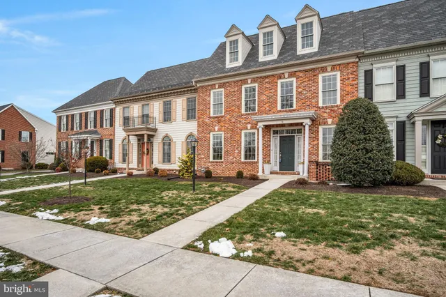 $475,000 | 6 Jamestown Square, Mechanicsburg, PA 17050