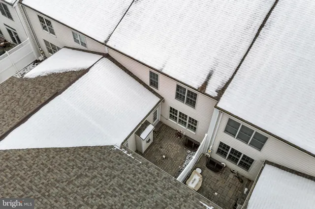 $475,000 | 6 Jamestown Square, Mechanicsburg, PA 17050