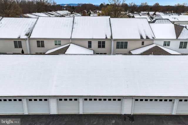 $475,000 | 6 Jamestown Square, Mechanicsburg, PA 17050