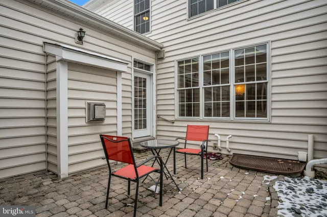 $475,000 | 6 Jamestown Square, Mechanicsburg, PA 17050