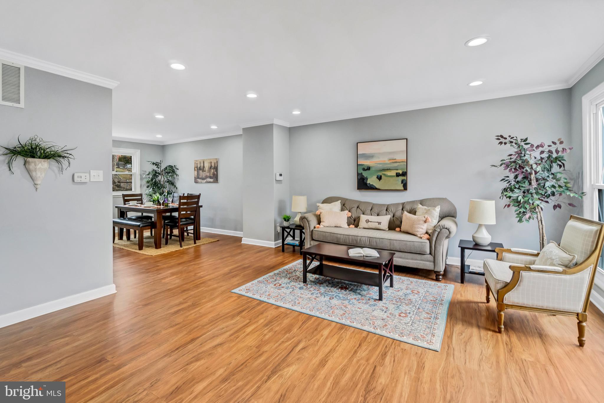 820 Reverdy Road Baltimore, MD 21212 - Photo 5 of 37 Living Room
