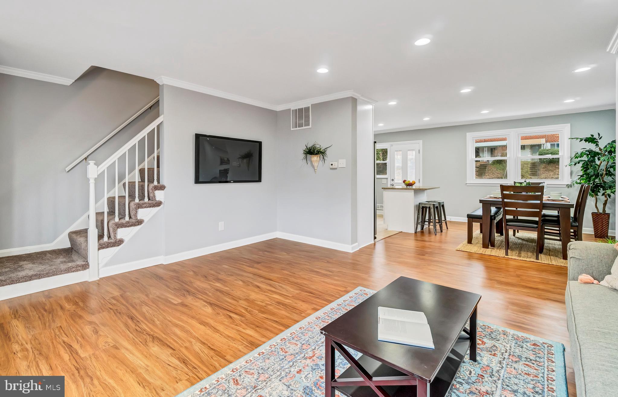 820 Reverdy Road Baltimore, MD 21212 - Photo 8 of 37 Living Room