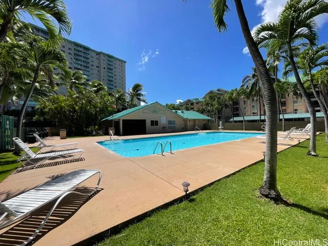 $2,595 | 3075 Ala Poha Place, Unit 1704, Honolulu, HI 96818