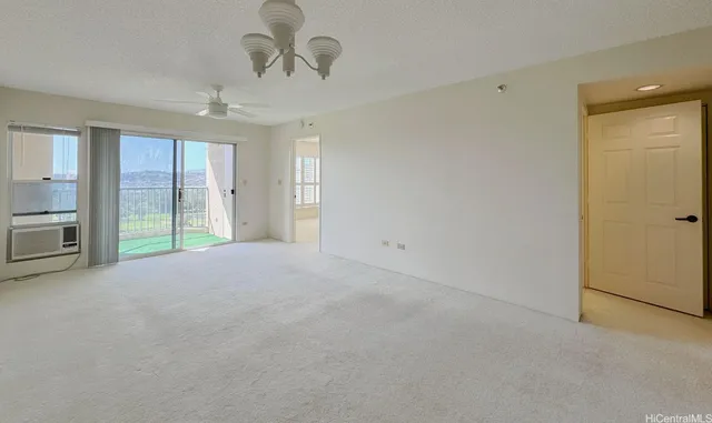 $2,595 | 3075 Ala Poha Place, Unit 1704, Honolulu, HI 96818