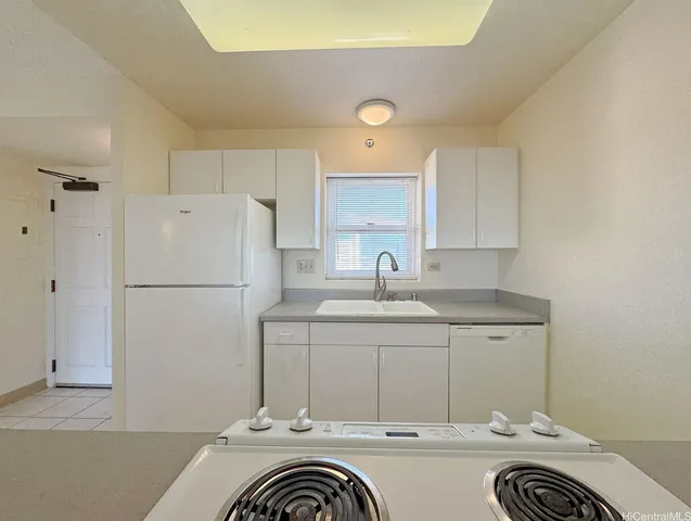 $2,595 | 3075 Ala Poha Place, Unit 1704, Honolulu, HI 96818