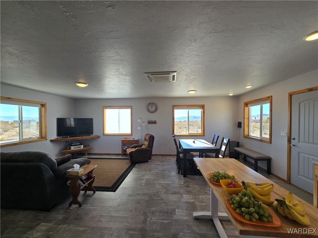 4937 Eden Road Golden Valley, AZ 86413 - Photo 36 of 97 Living Room
