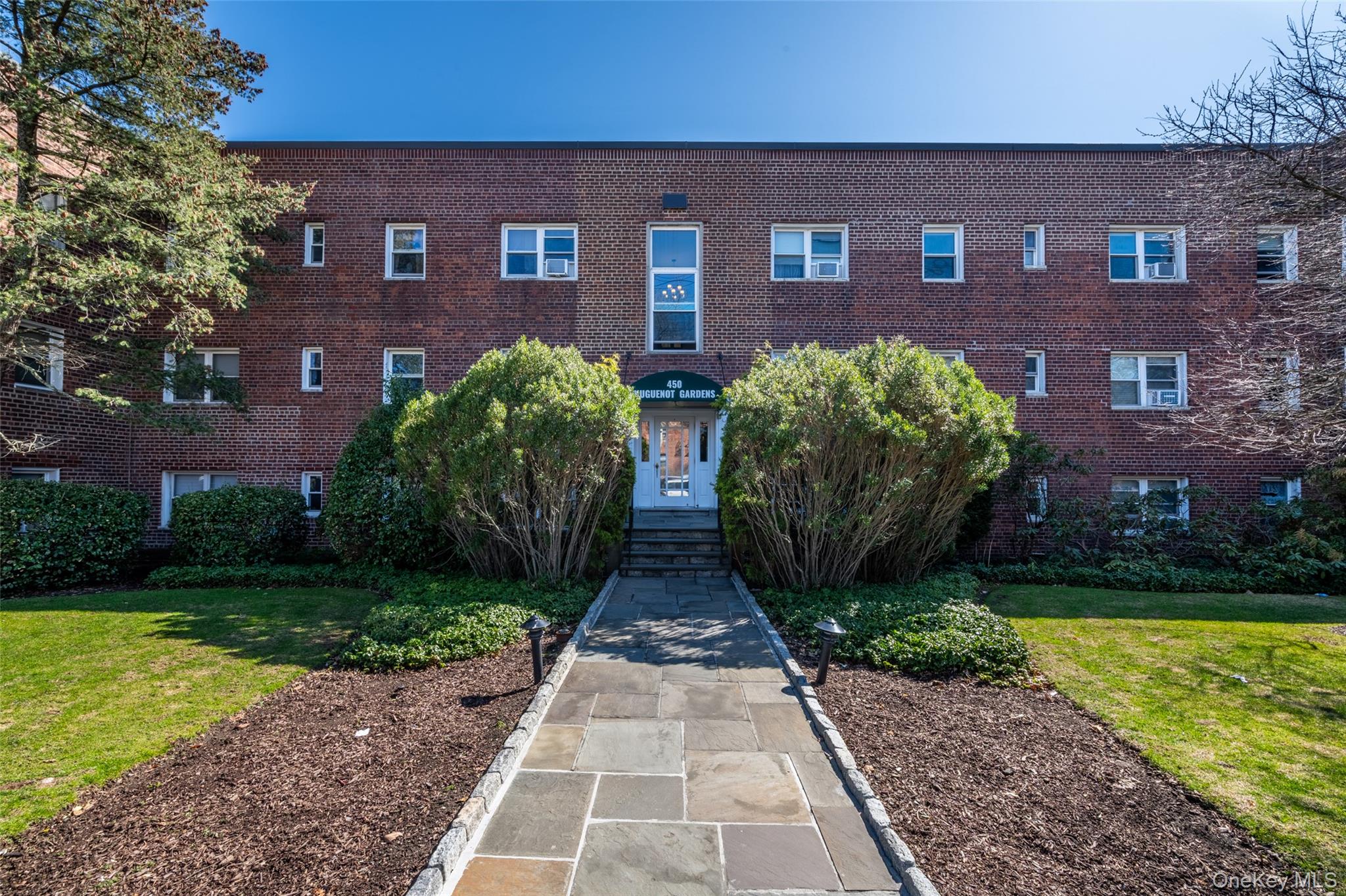 450 Pelham Road, Unit 3H New Rochelle, NY 10805 - Photo 3 of 16 Gallery Image 3