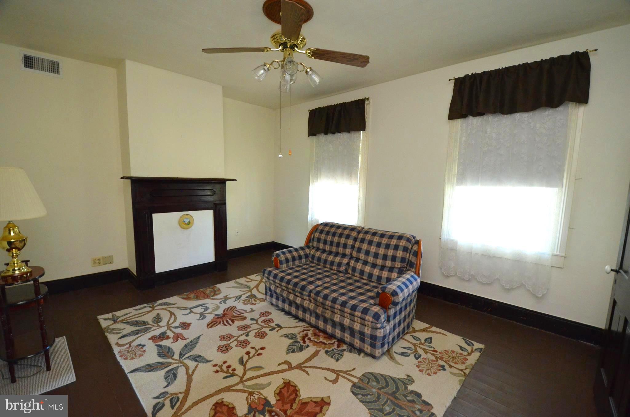 1416 Wrighton Road Lothian, MD 20711 - Photo 11 of 49 Living room