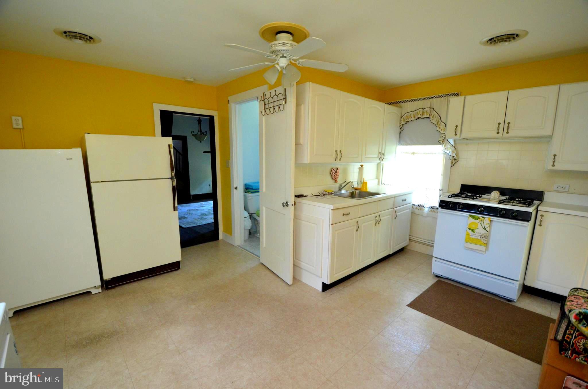 1416 Wrighton Road Lothian, MD 20711 - Photo 19 of 49 Kitchen