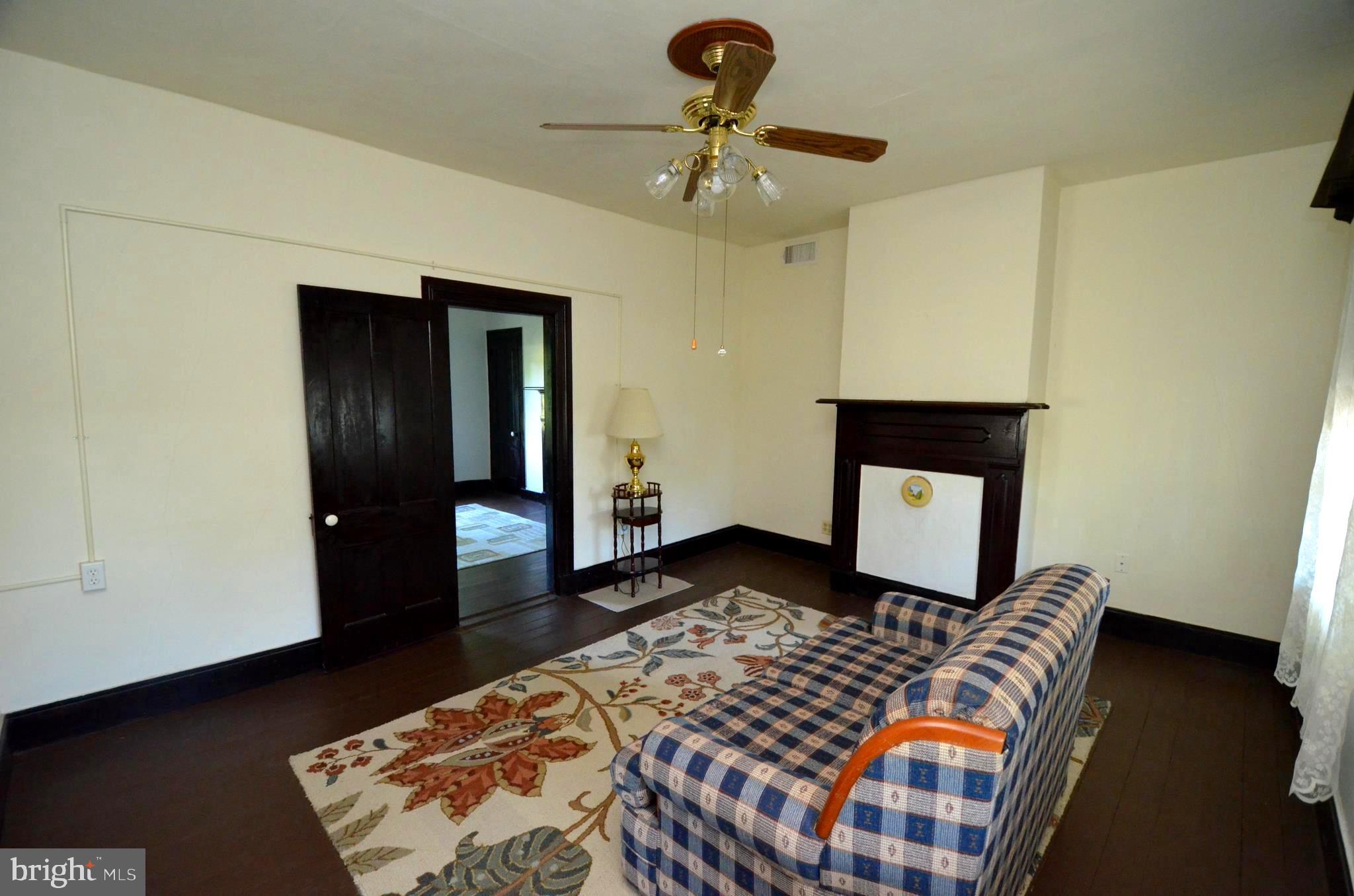 1416 Wrighton Road Lothian, MD 20711 - Photo 10 of 49 Living room