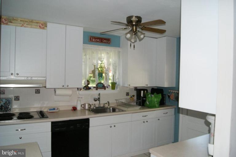 918 Kenbrook Court Silver Spring, MD 20902 - Photo 6 of 15 Kitchen
