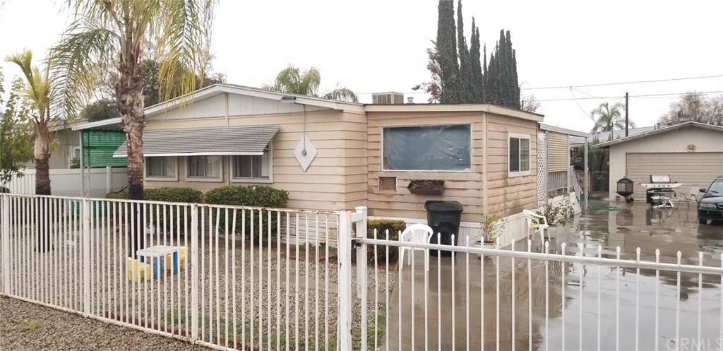 418 East Nuevo Road Perris, CA 92571 - Photo 1 of 1