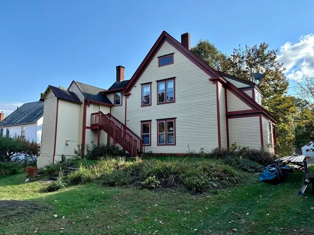 $2,250 | 527 Main Street, Unit 2, Ashfield, MA 01330