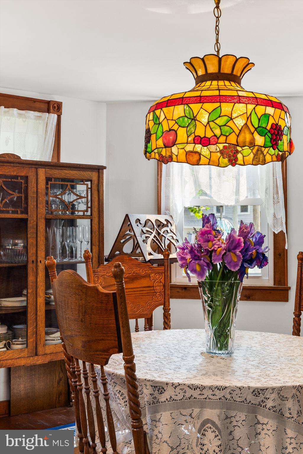 4665 Tyaskin Road Tyaskin, MD 21865 - Photo 17 of 40 a vase of flowers sitting on a table
